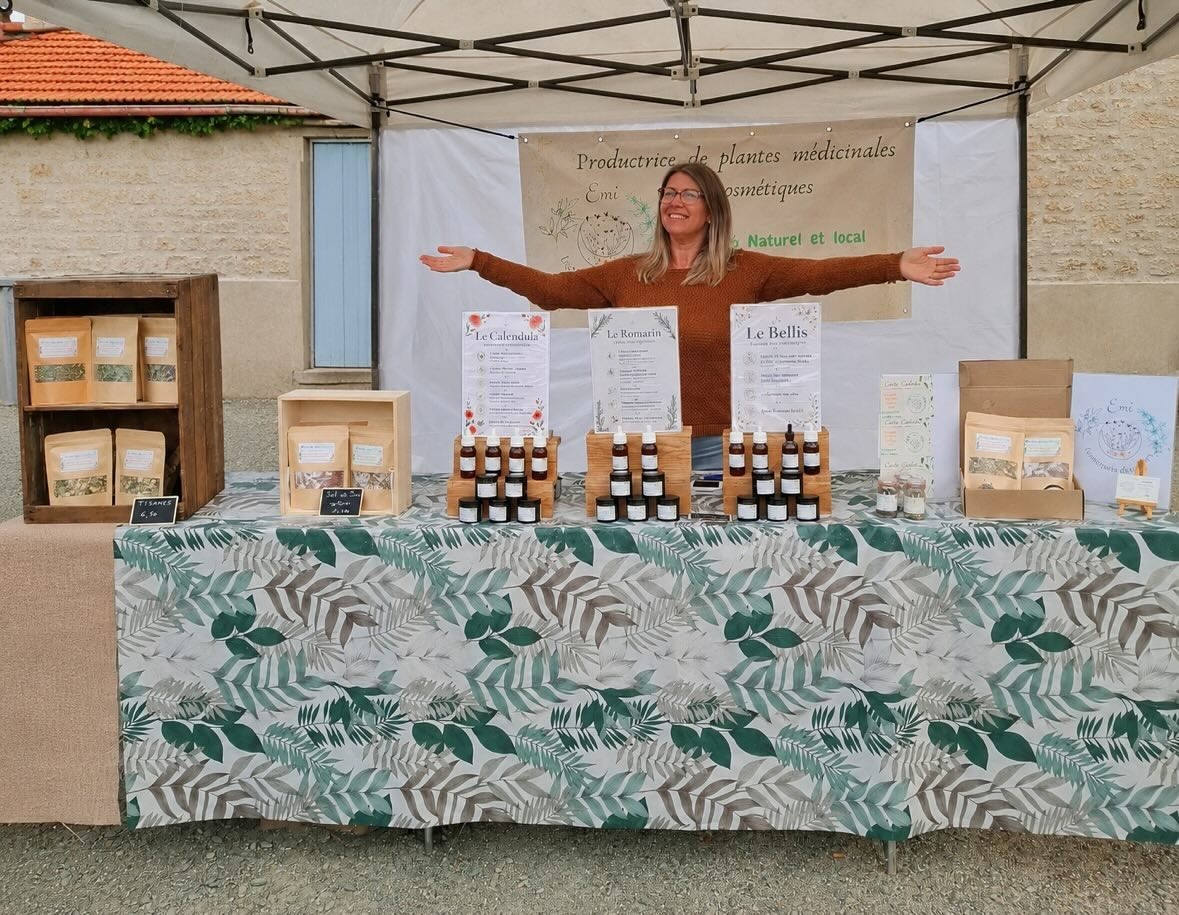 Émilie sur son stand de marché en Vendée
